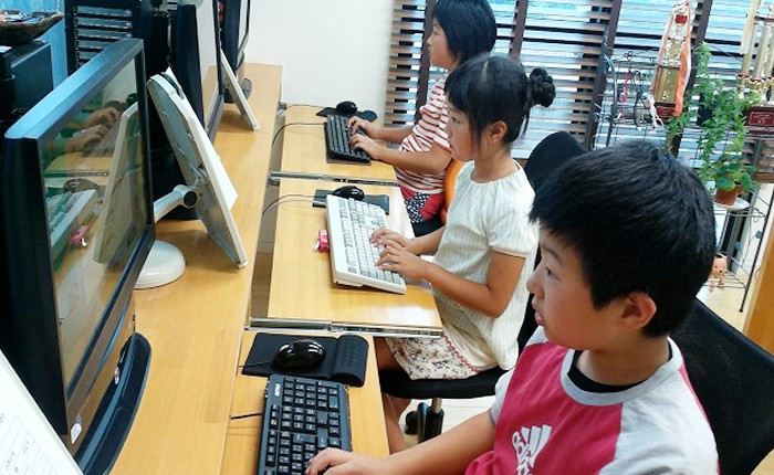 学ぶ子どもたち